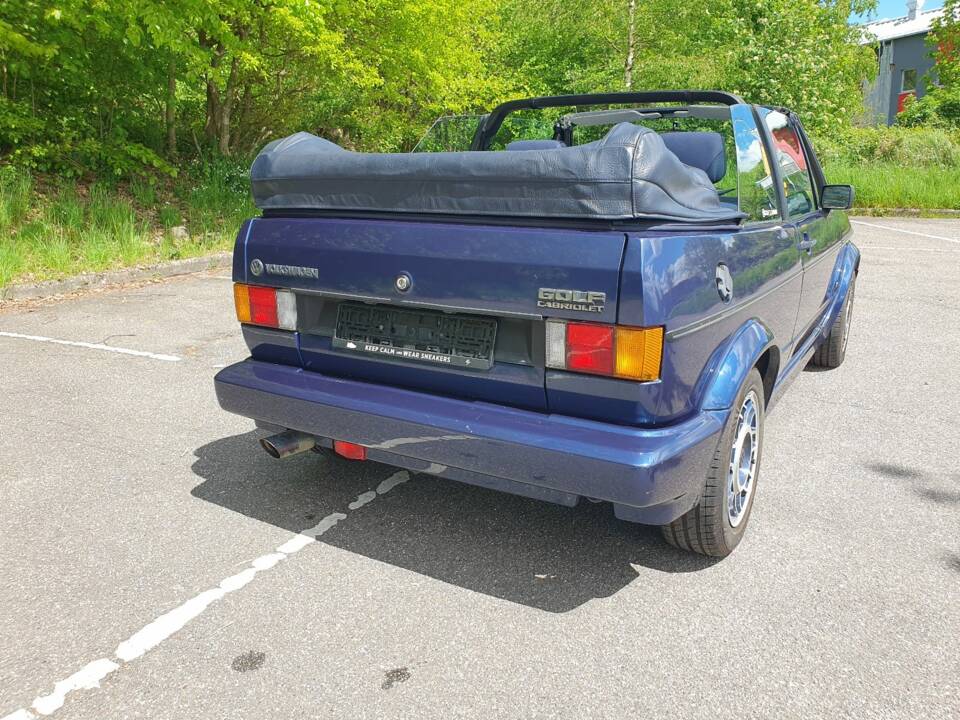 Image 37/75 de Volkswagen Golf Mk I Convertible 1.8 (1991)