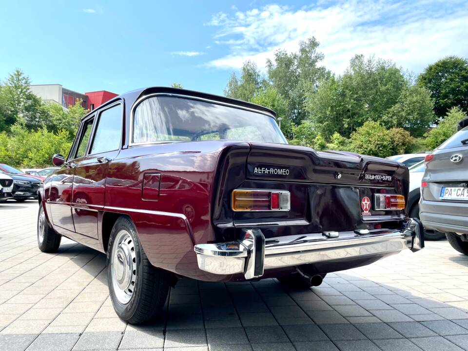 Image 17/23 of Alfa Romeo Giulia 1300 Super (1972)