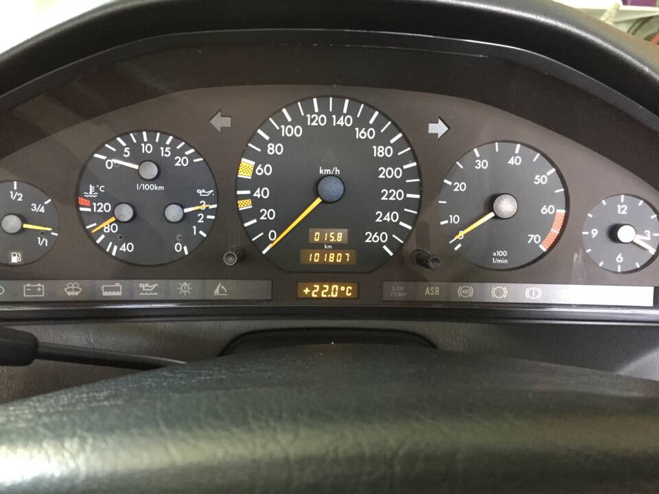 Afbeelding 8/8 van Mercedes-Benz SL 500 (1994)