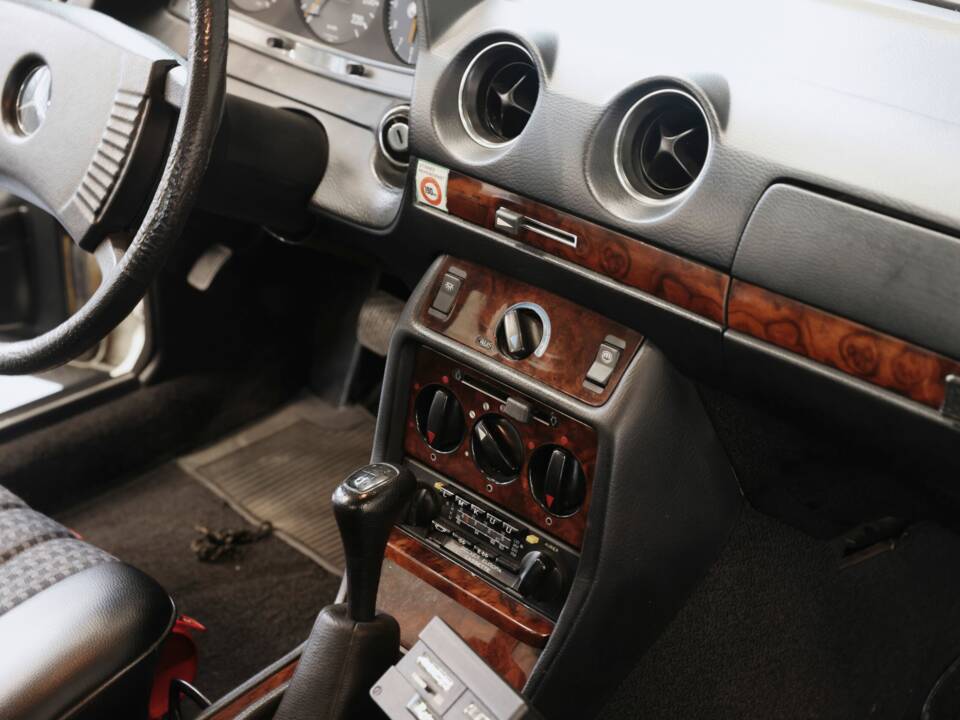 Image 23/36 of Mercedes-Benz 280 CE (1979)