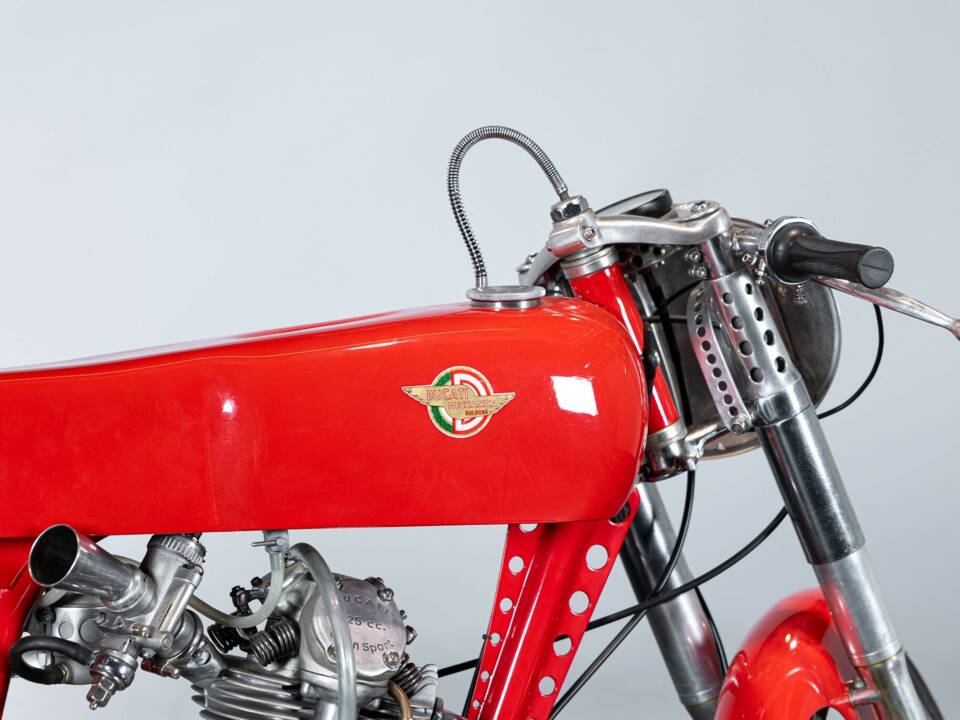Image 17/34 of Ducati 125 Sport (1957)