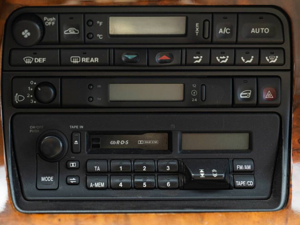 Bild 35/50 von Jaguar XJ6 3.2 (1995)