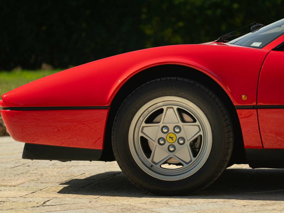 Image 20/50 de Ferrari 328 GTS (1987)