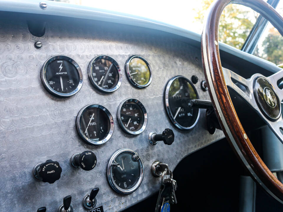 Afbeelding 14/22 van AC Cobra 289 (1964)