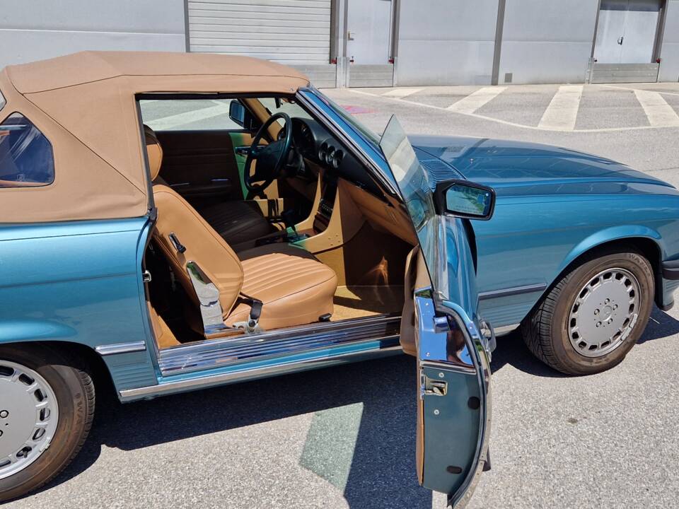 Image 12/53 de Mercedes-Benz 560 SL (1986)
