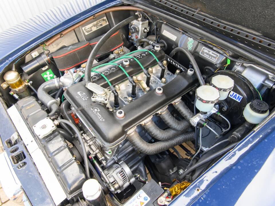 Image 19/56 of Alfa Romeo Giulia Nuova Super 1300 (1974)