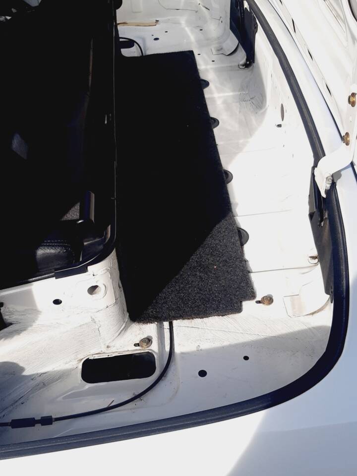 Image 17/55 of BMW 320i (1991)