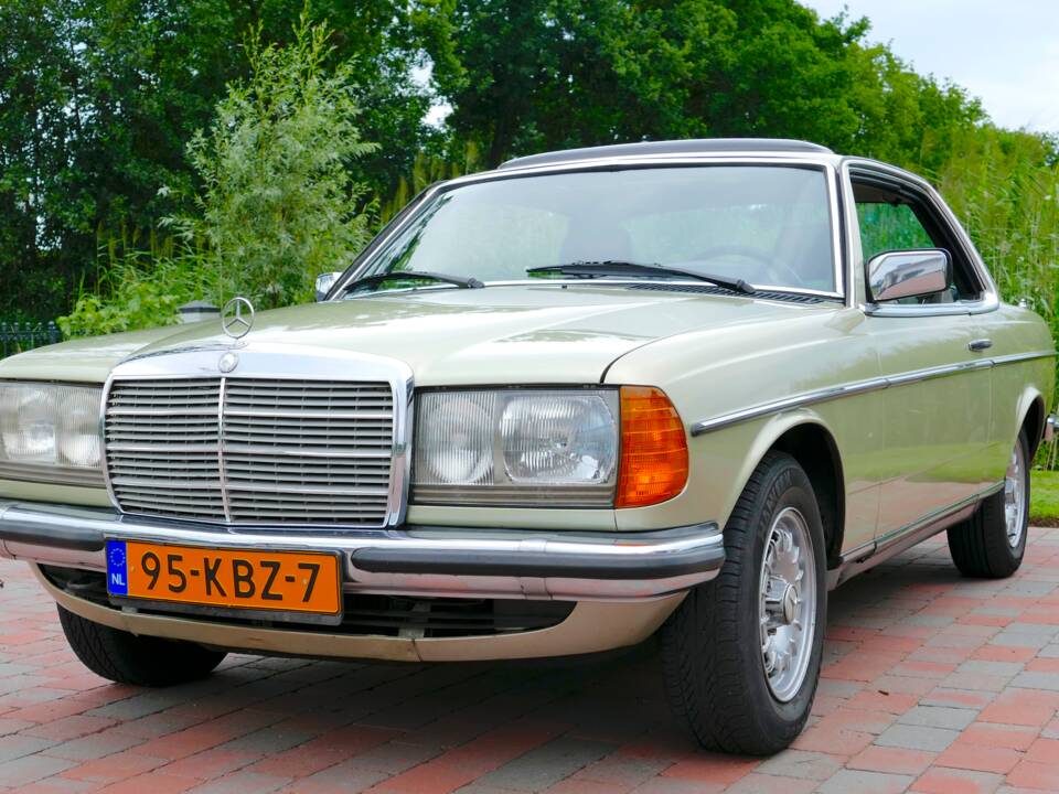 Image 1/22 of Mercedes-Benz 280 CE (1983)