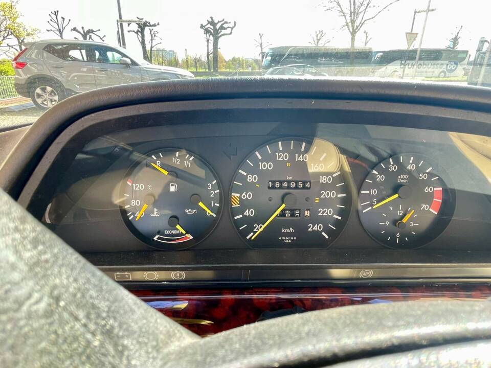 Bild 42/65 von Mercedes-Benz 380 SEC (1983)