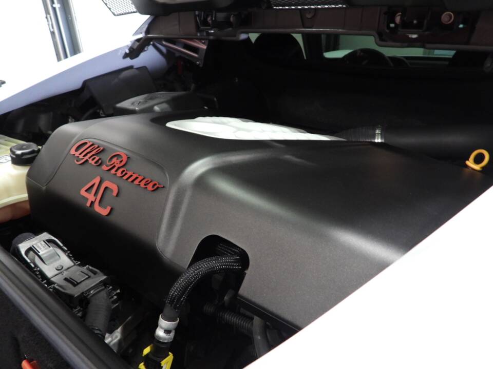Image 11/15 of Alfa Romeo 4C (2014)