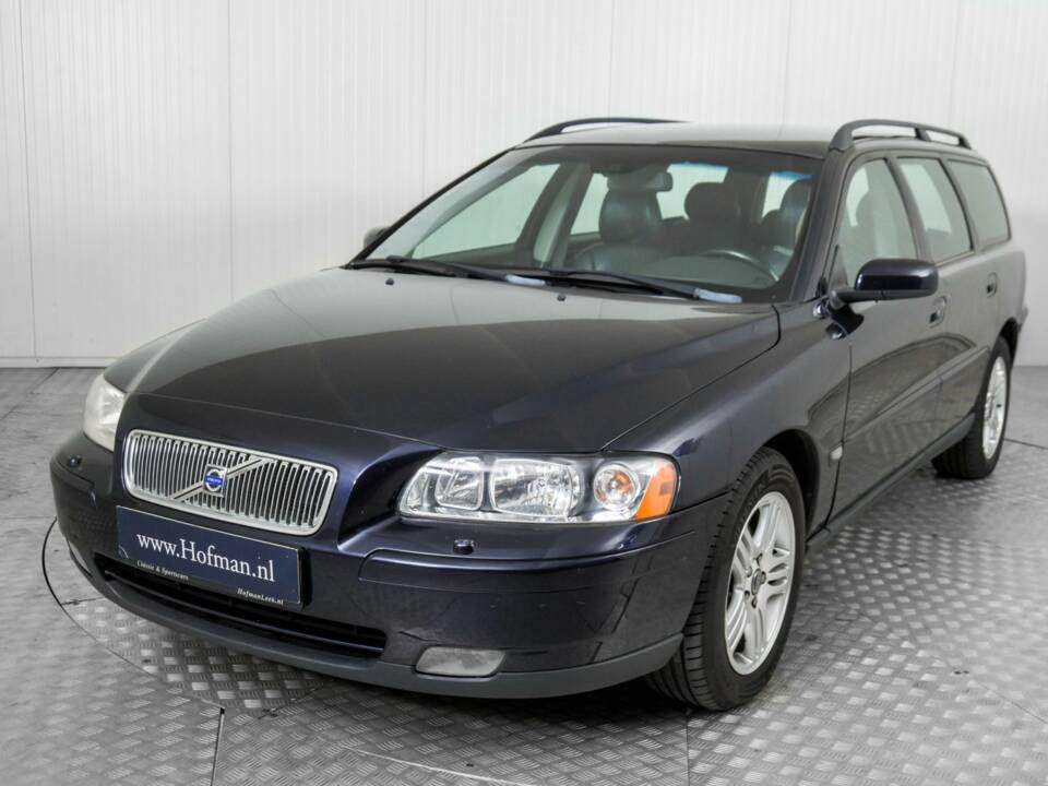 Bild 16/48 von Volvo V 70 2.4 (2006)