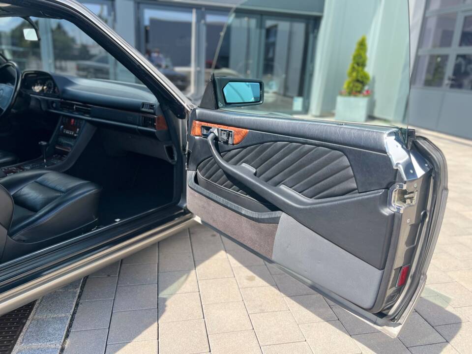 Bild 23/33 von Mercedes-Benz 560 SEC (1991)