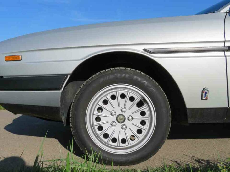 Image 17/18 of Lancia Gamma Coupe 2500 I.E. (1981)