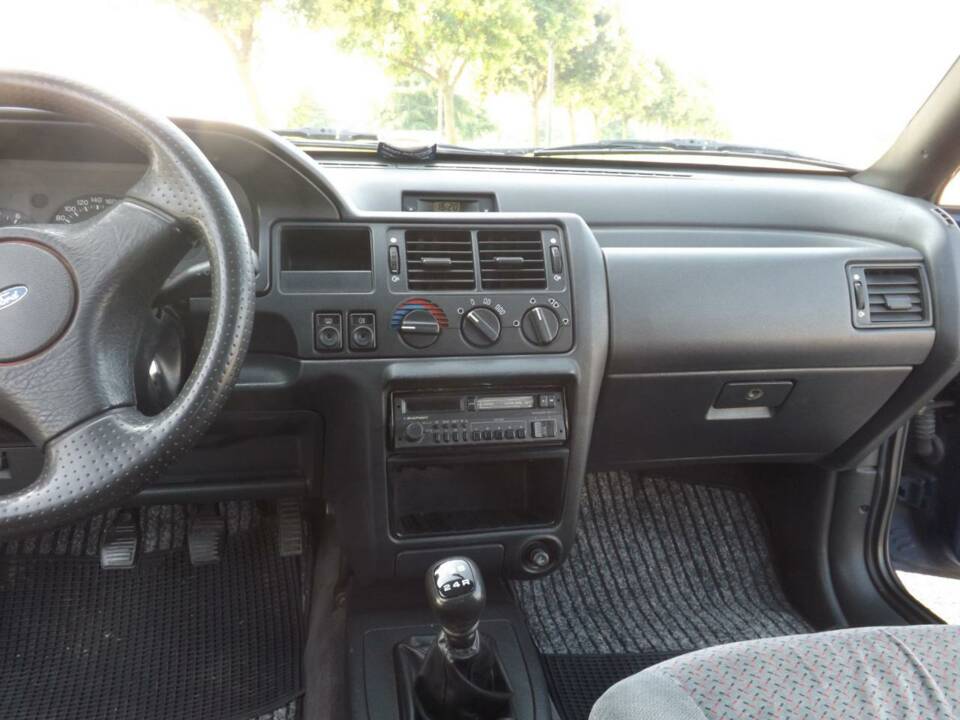 Bild 28/50 von Ford Escort 1.8 16v (1992)