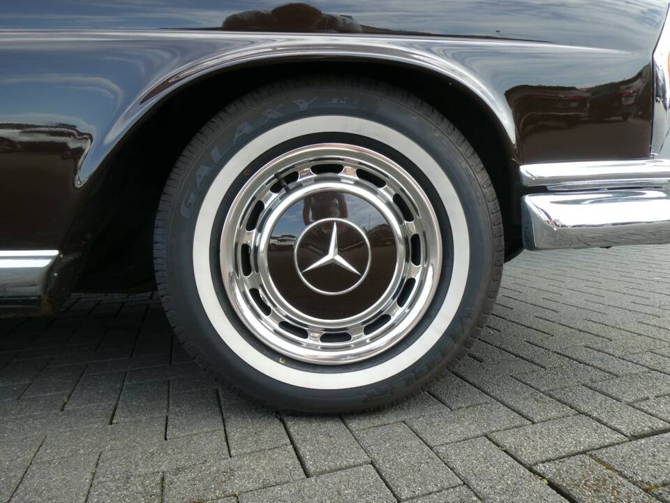 Image 21/21 of Mercedes-Benz 280 SE (1969)