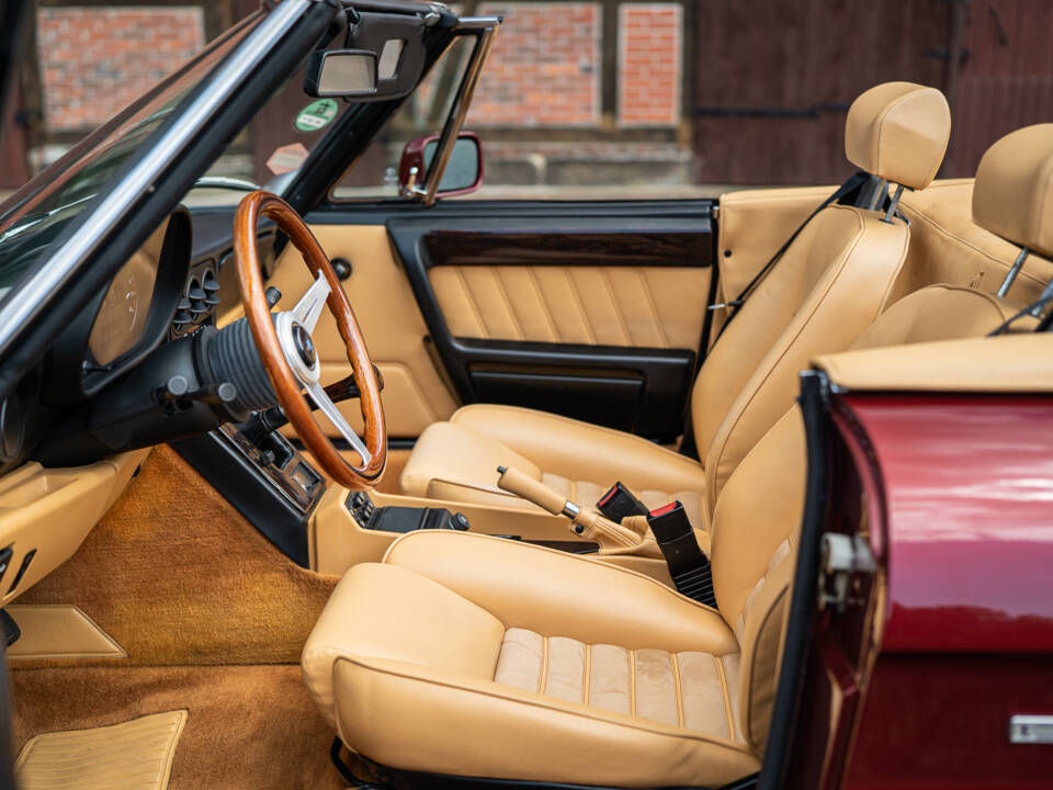 Image 27/42 of Alfa Romeo 2.0 Spider (1990)