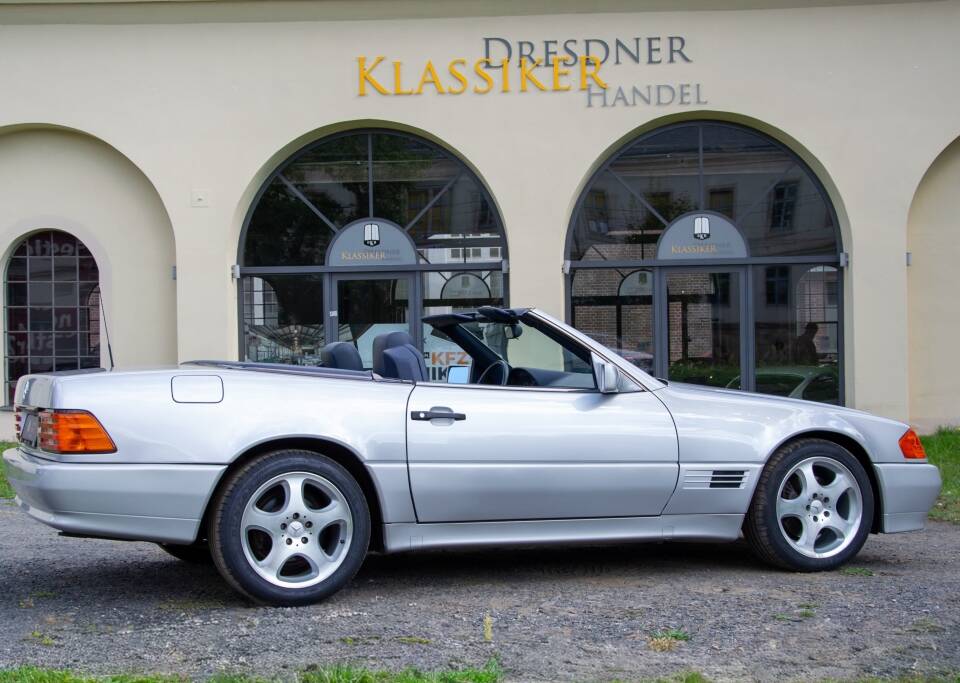 Image 8/34 of Mercedes-Benz 300 SL (1991)