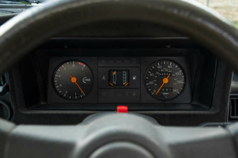 Image 39/50 of Ford Escort XR3i (1983)