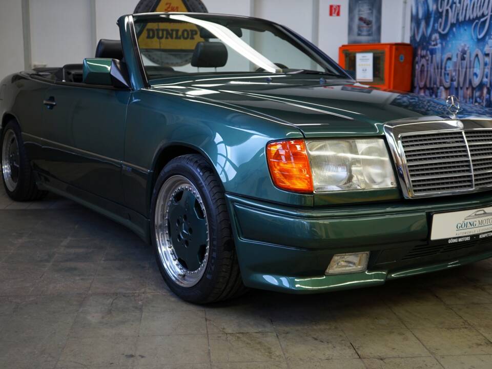 Image 23/38 of Mercedes-Benz 300 CE-24 (1992)