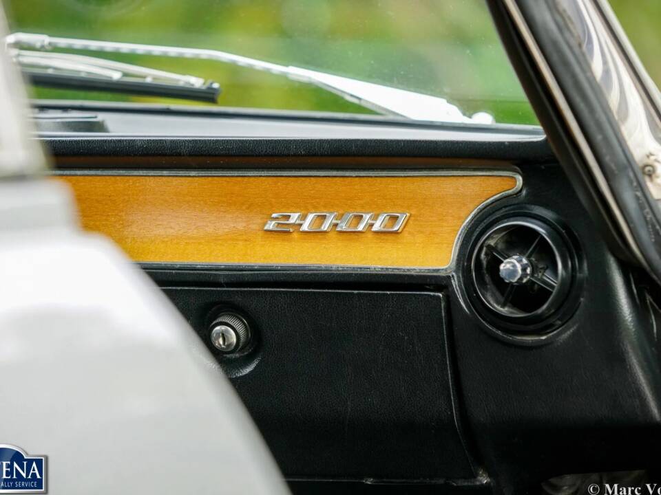 Bild 42/62 von Alfa Romeo 2000 GT Veloce (1974)