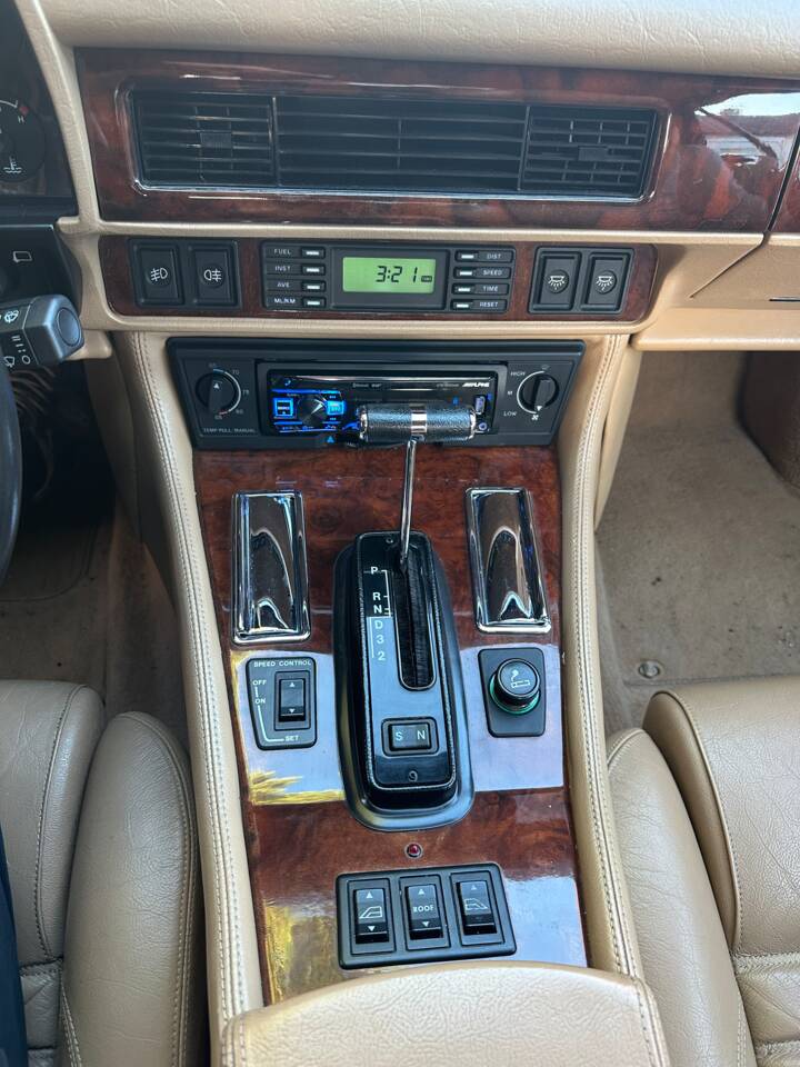 Image 14/18 of Jaguar XJS 6.0 V12 (1993)