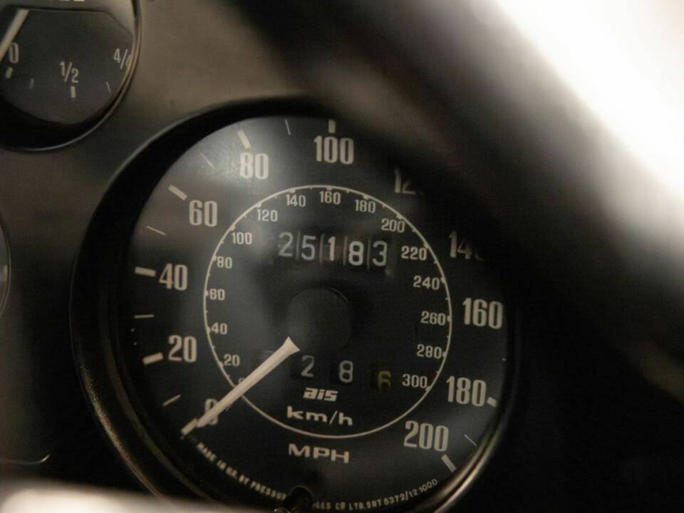 Afbeelding 11/50 van Aston Martin V8 Zagato Vantage (1988)