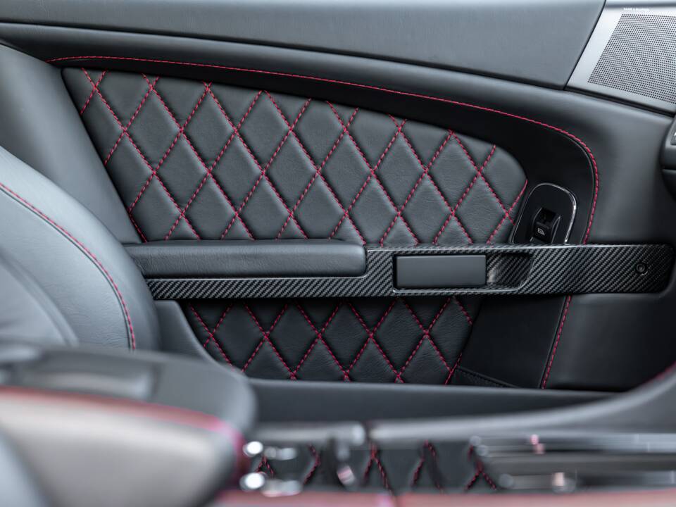 Afbeelding 40/69 van Aston Martin DBS (2012)