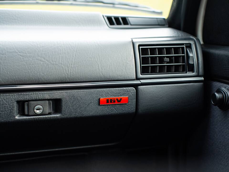 Image 32/48 de Volkswagen Golf Mk II GTi 16V 1.8 (1990)