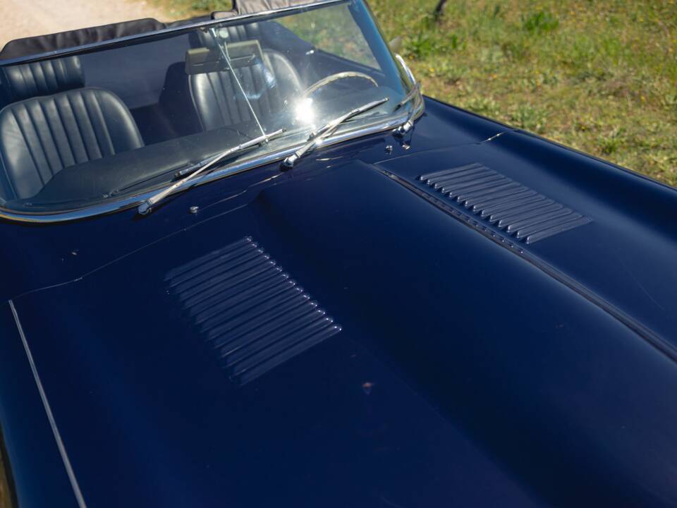 Image 22/50 de Jaguar E-Type (1969)