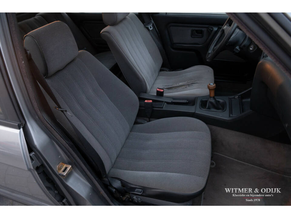 Image 45/50 de BMW 320i Touring (1989)