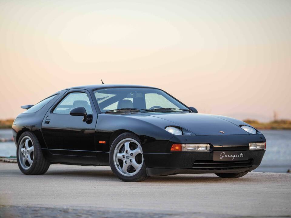 Image 6/63 of Porsche 928 GTS (1994)