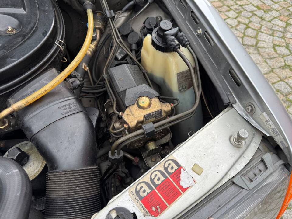 Imagen 56/100 de Mercedes-Benz 300 CE (1992)