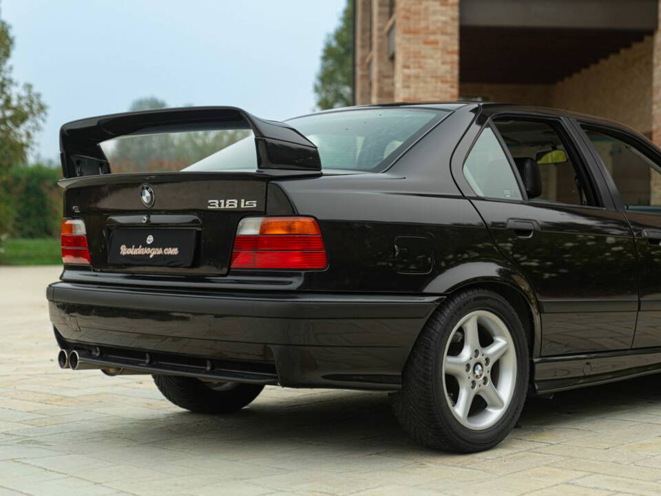 Image 18/50 of BMW 318 (1994)