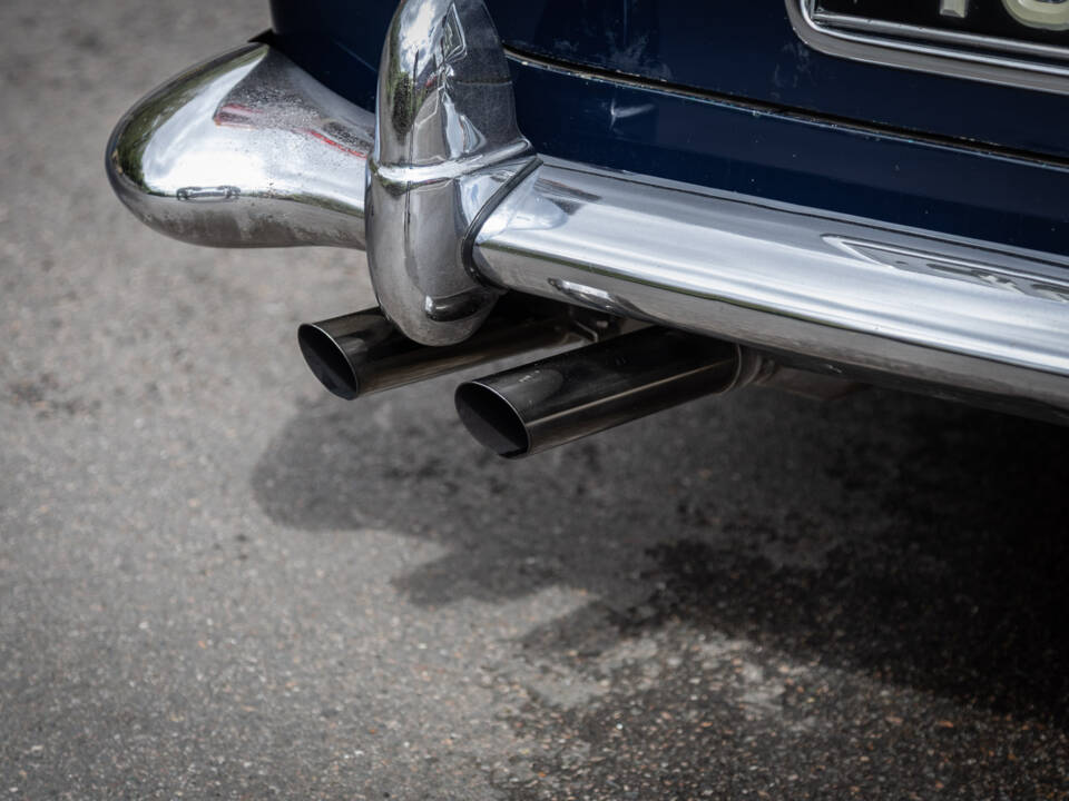 Image 21/72 de Aston Martin DB 4 (1962)