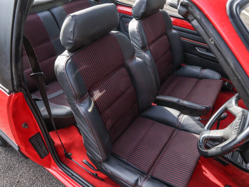 Immagine 36/39 di Peugeot 205 CTi (1991)