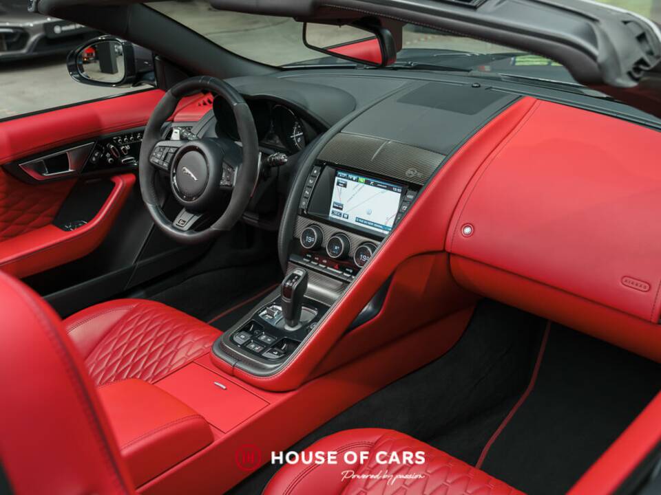 Afbeelding 19/25 van Jaguar F-Type SVR (2017)