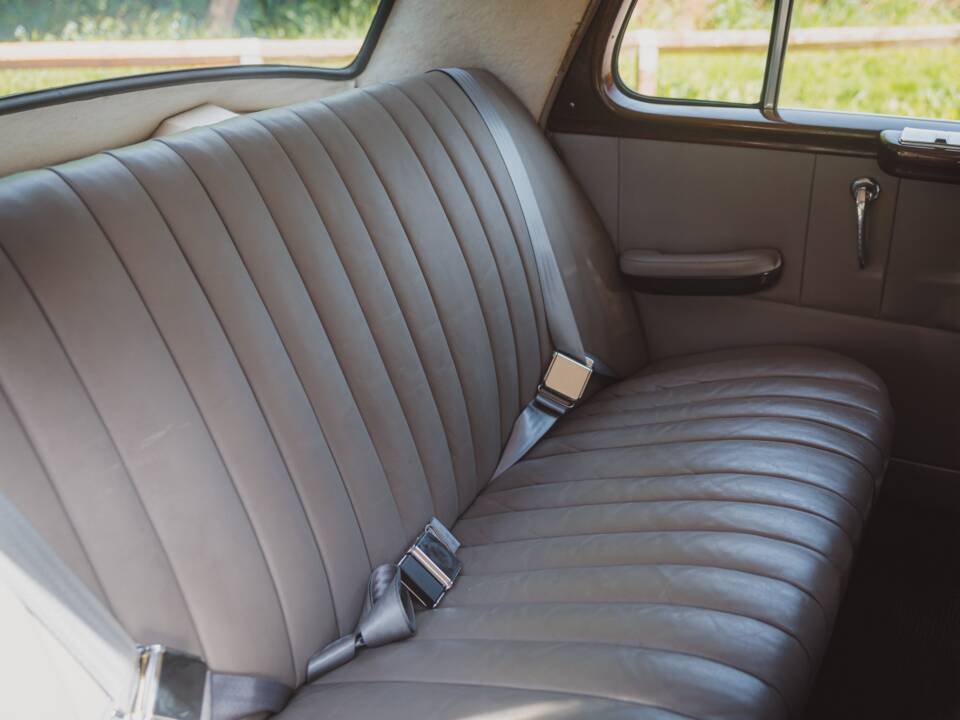 Bild 43/50 von Mercedes-Benz 220 a (1956)