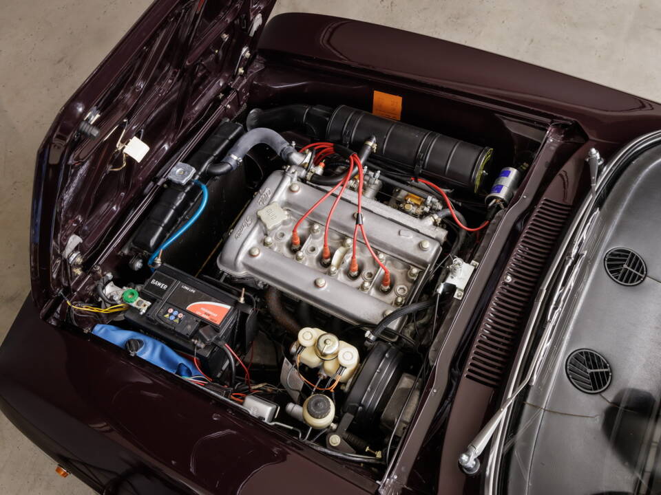 Image 30/35 of Alfa Romeo Giulia 1300 GT Junior (1973)