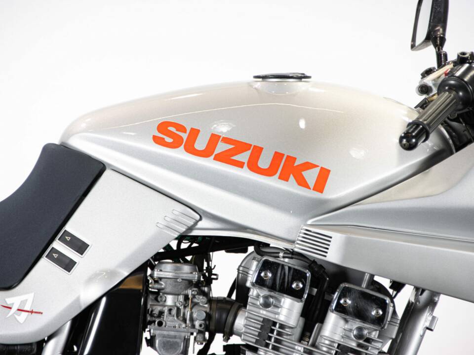 Immagine 32/50 di Suzuki GSX 750S Katana (1982)