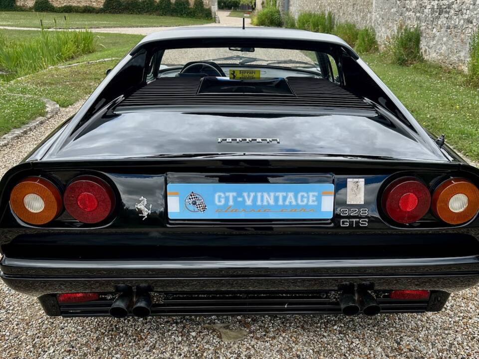 Bild 19/86 von Ferrari 328 GTS (1988)