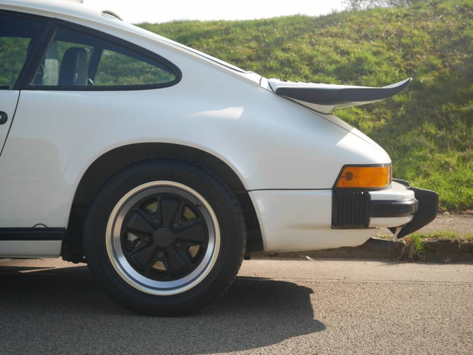Afbeelding 9/20 van Porsche 911 Carrera 3.2 (1985)