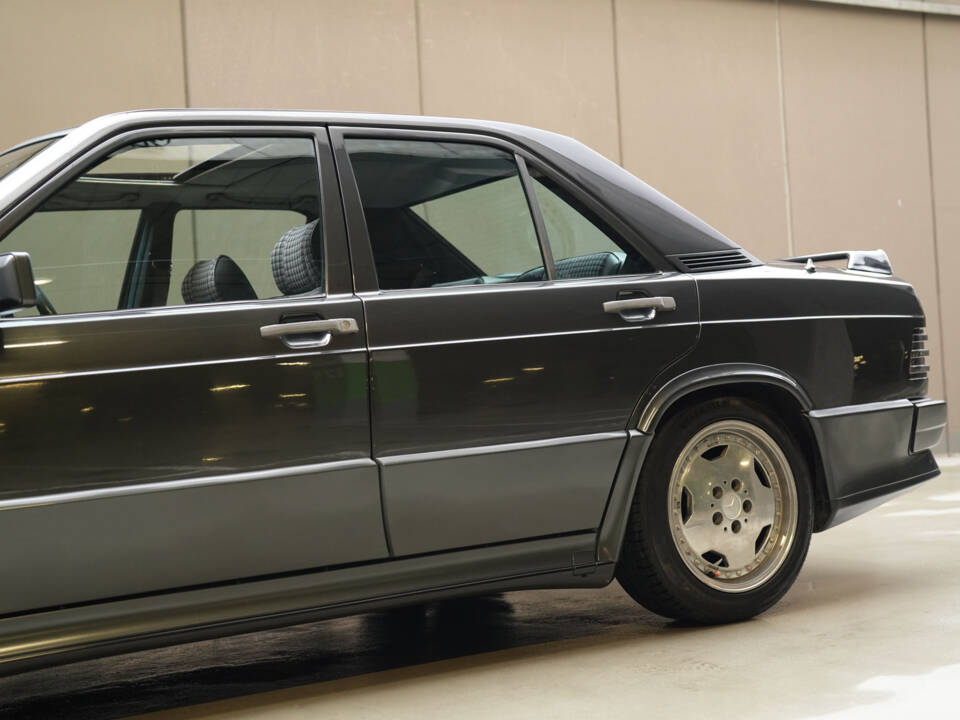 Image 48/83 of Mercedes-Benz 190 E 2.3-16 (1984)