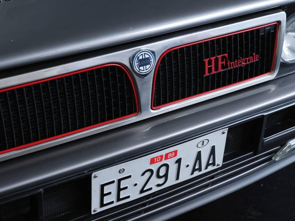 Image 13/50 of Lancia Delta HF Integrale (1988)