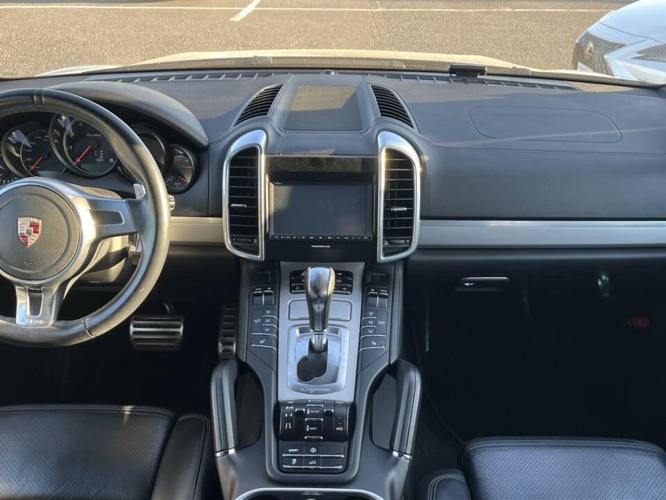 Image 16/46 de Porsche Cayenne Turbo (2011)