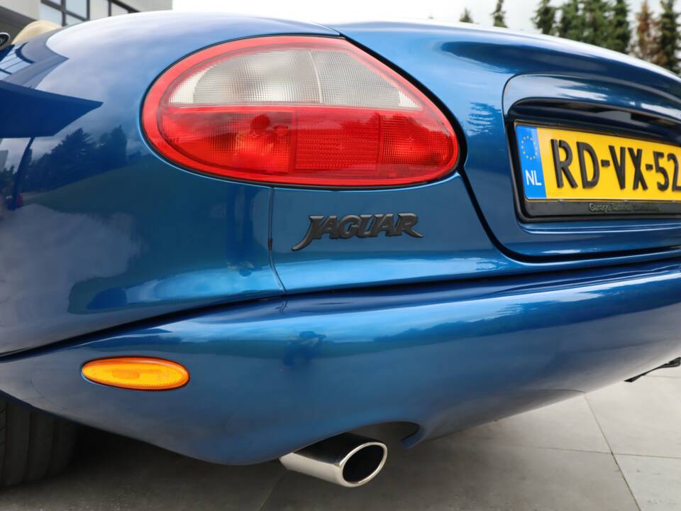 Image 42/50 de Jaguar XK8 4.0 (1997)