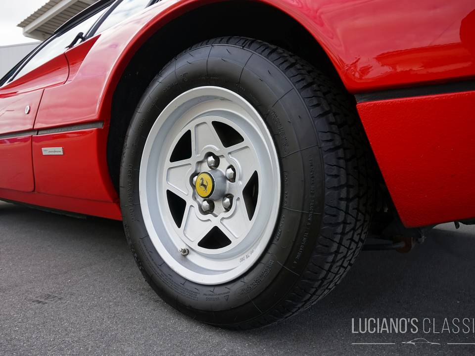 Image 18/44 of Ferrari 308 GTBi (1981)