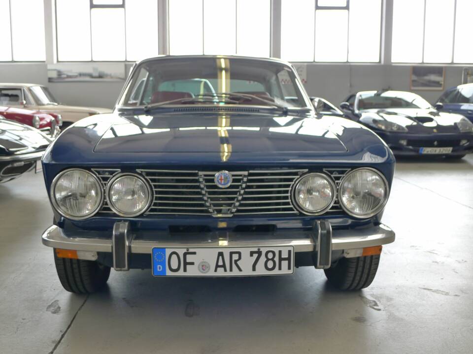 Bild 26/42 von Alfa Romeo 2000 GT Veloce (1975)