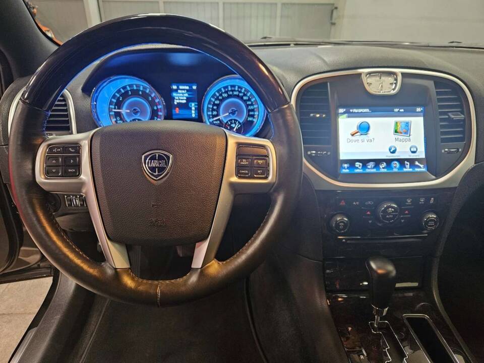 Afbeelding 13/16 van Lancia Thema II Platinum 3.0 V6 (2013)