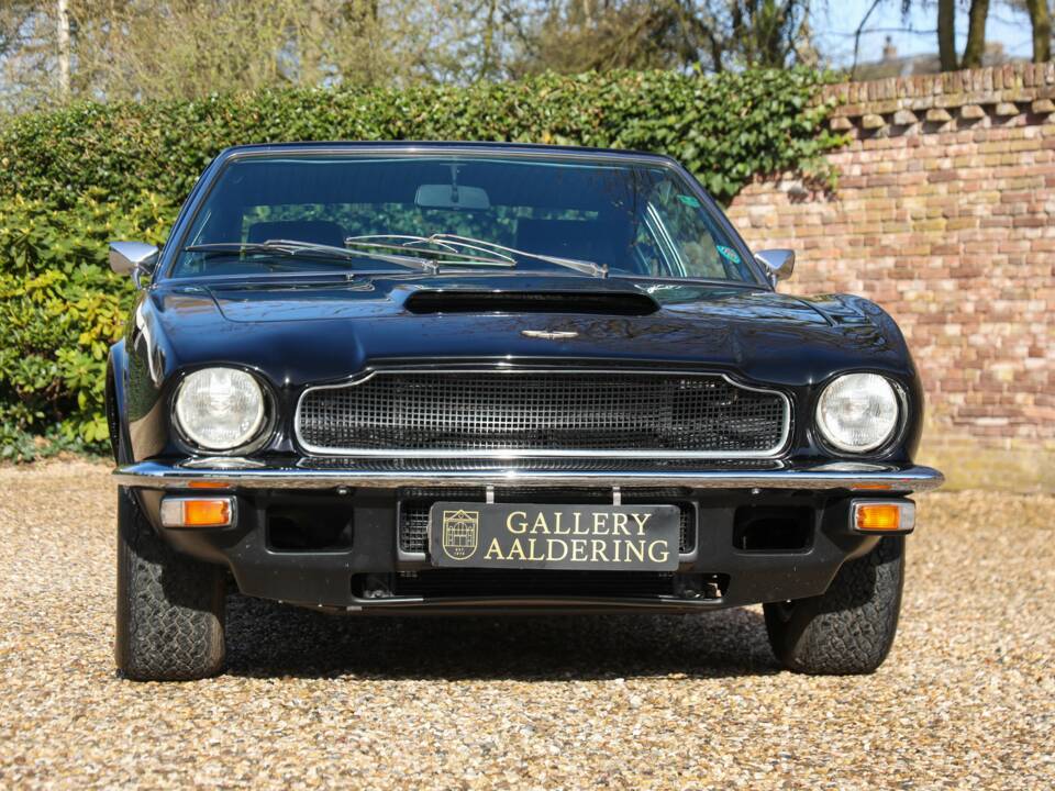 Image 26/50 of Aston Martin DBS V8 (1972)