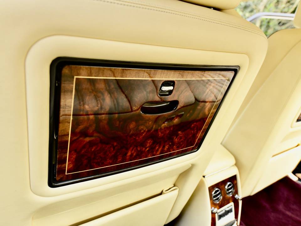 Image 32/50 of Rolls-Royce Silver Spur IV (1997)